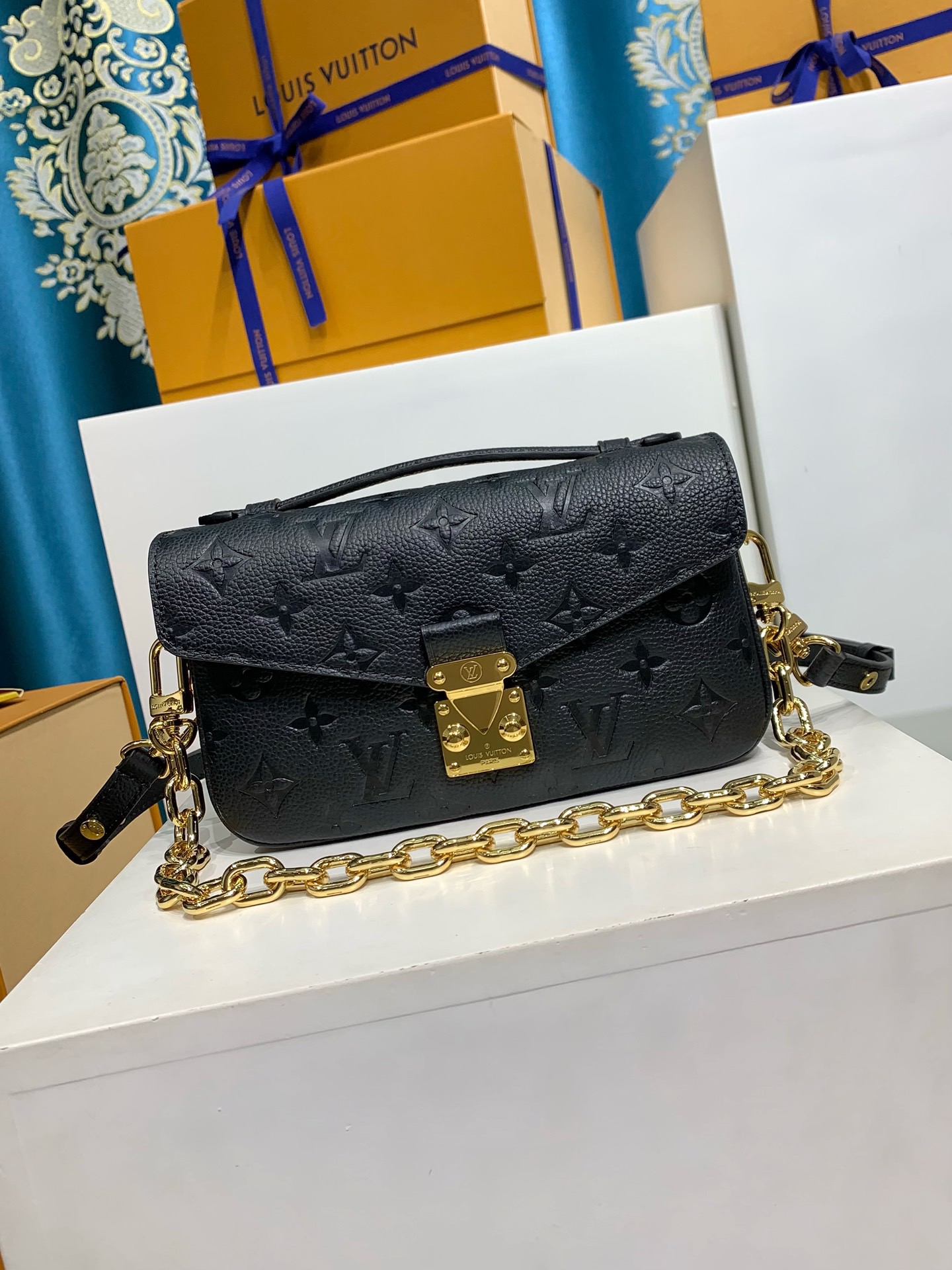 LOUIS VUITTON Pochette Metis East West Bag M46595