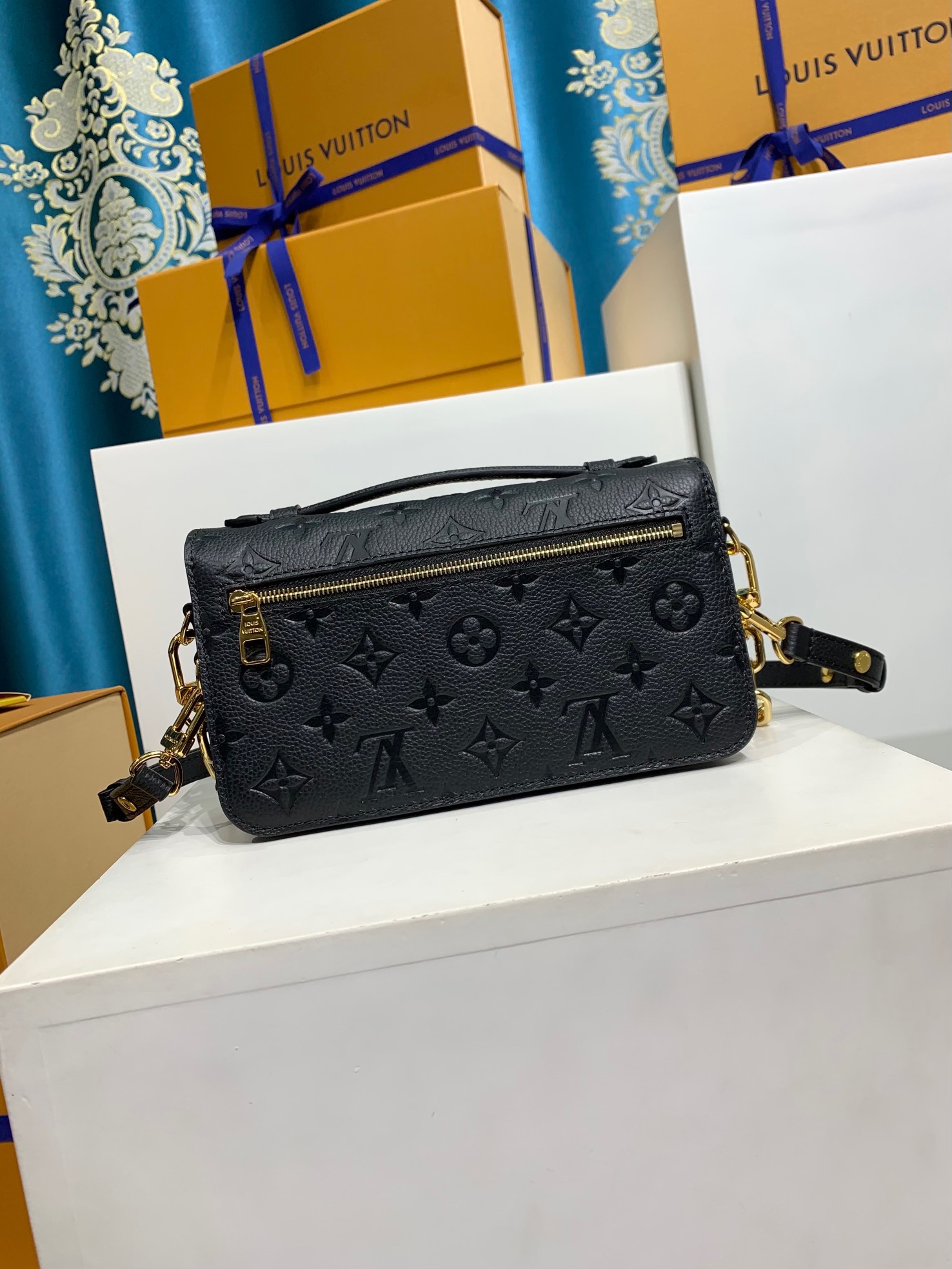 LOUIS VUITTON Pochette Metis East West Bag M46595