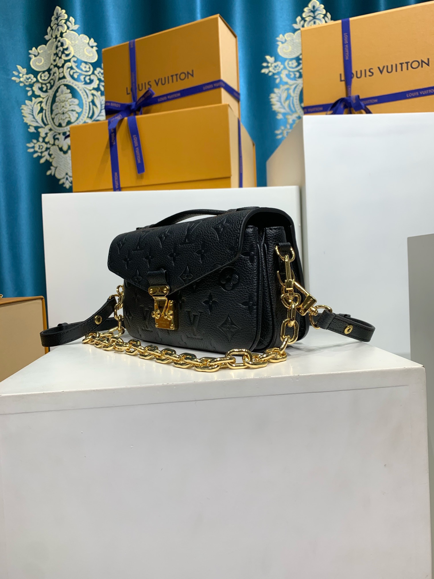 LOUIS VUITTON Pochette Metis East West Bag M46595