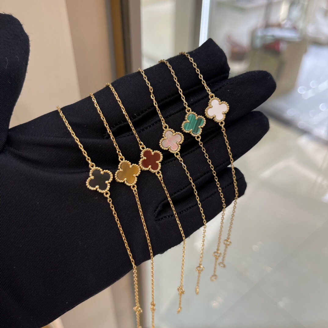 Van Cleef & Arpels Vintage Alhambra NECKLACES& PENDANTS