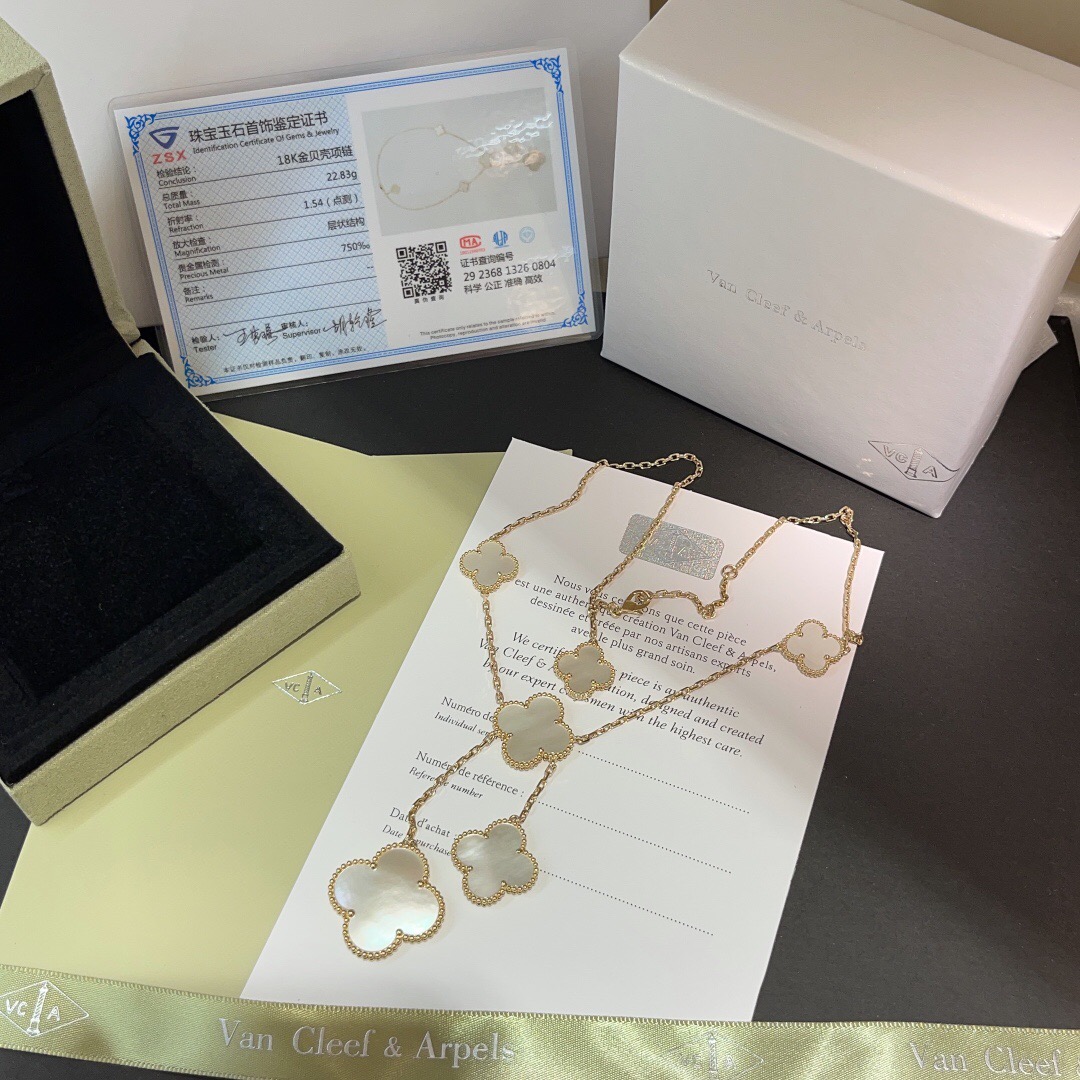 Van Cleef & Arpels Vintage Alhambra NECKLACES& PENDANTS