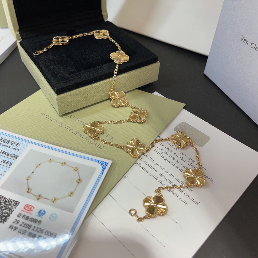 Van Cleef & Arpels Vintage Alhambra NECKLACES& PENDANTS