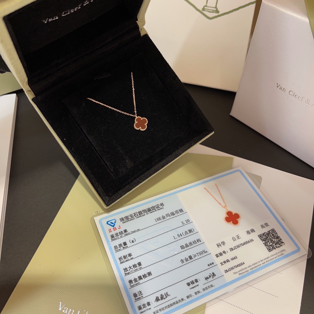 Van Cleef & Arpels Vintage Alhambra NECKLACES& PENDANTS