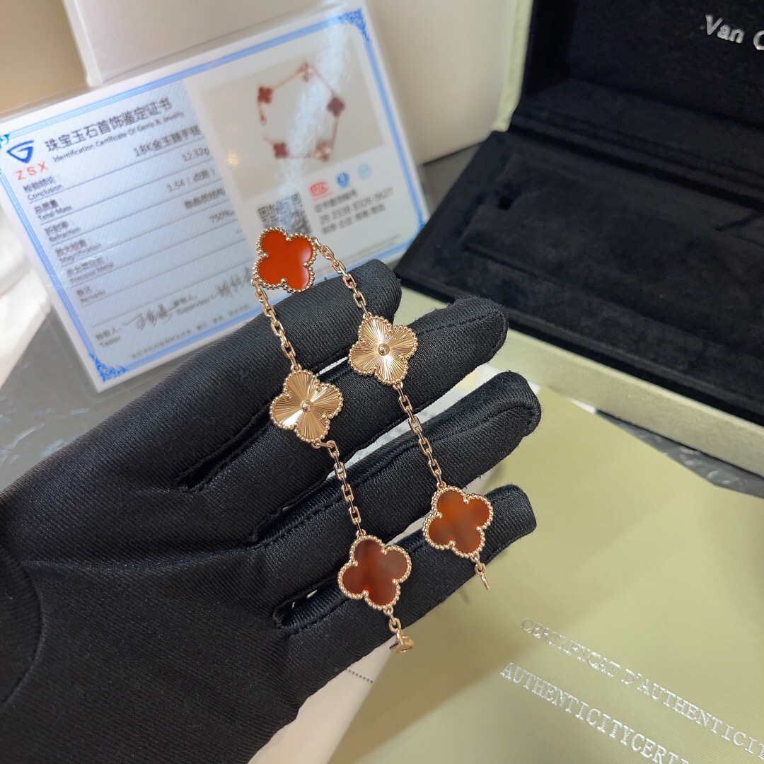 Van Cleef & Arpels Vintage Alhambra NECKLACES& PENDANTS