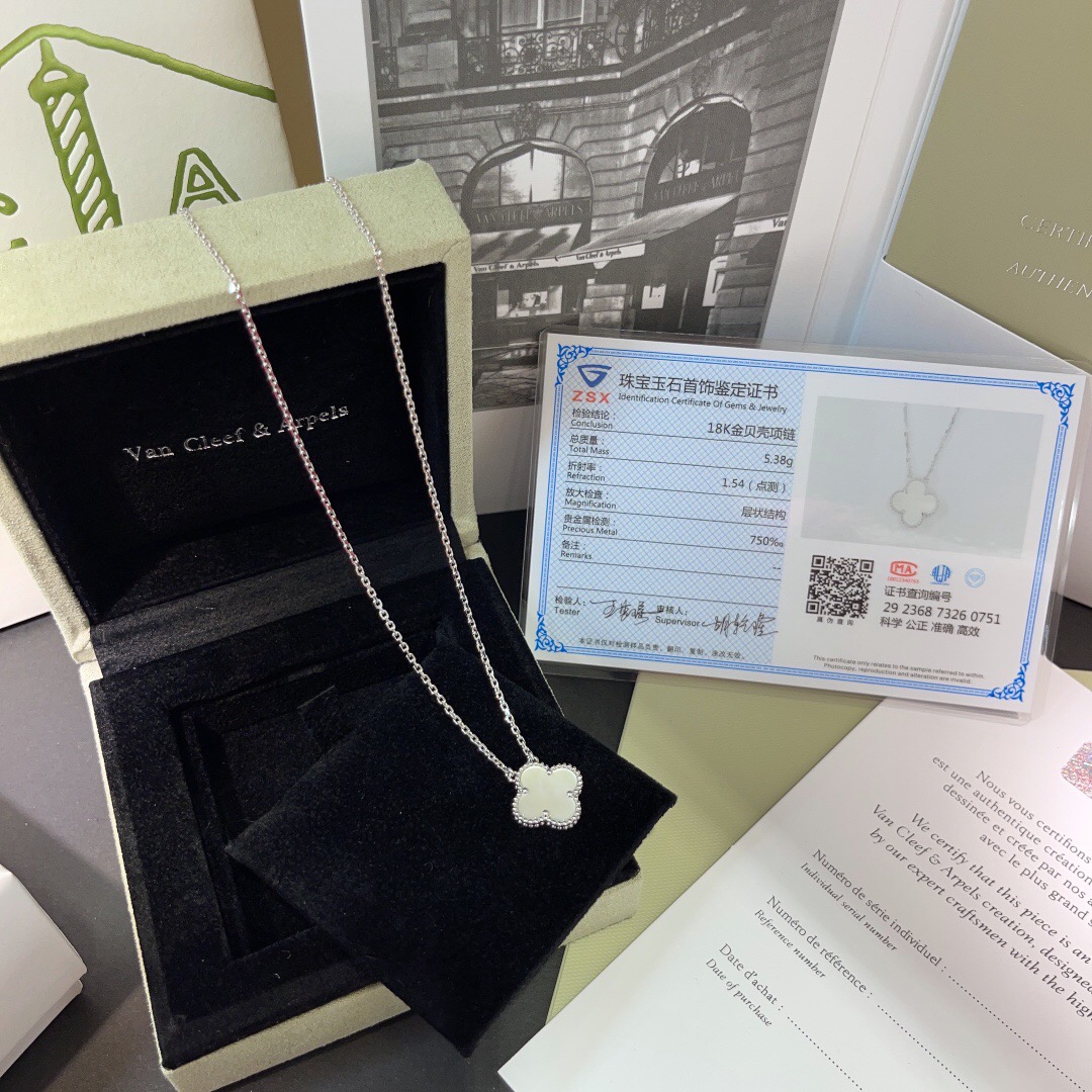 Van Cleef & Arpels Vintage Alhambra NECKLACES& PENDANTS
