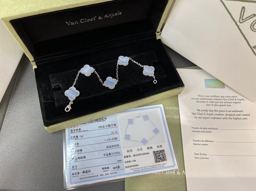 Van Cleef & Arpels Vintage Alhambra NECKLACES& PENDANTS