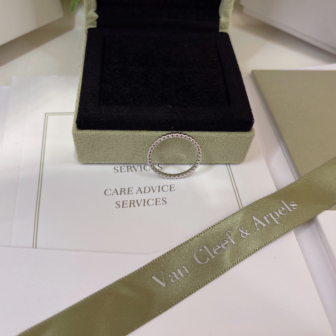 Van Cleef & Arpels Vintage Alhambra NECKLACES& PENDANTS