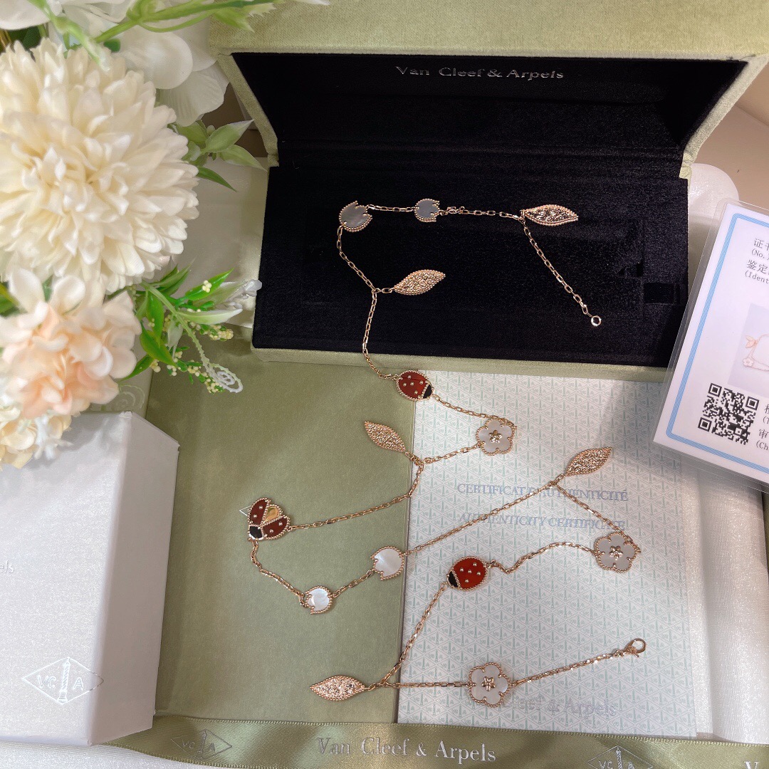 Van Cleef & Arpels Vintage Alhambra NECKLACES& PENDANTS