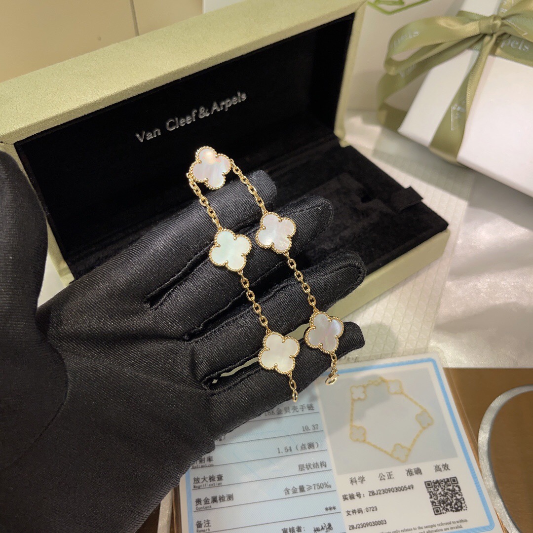 Van Cleef & Arpels Vintage Alhambra NECKLACES& PENDANTS