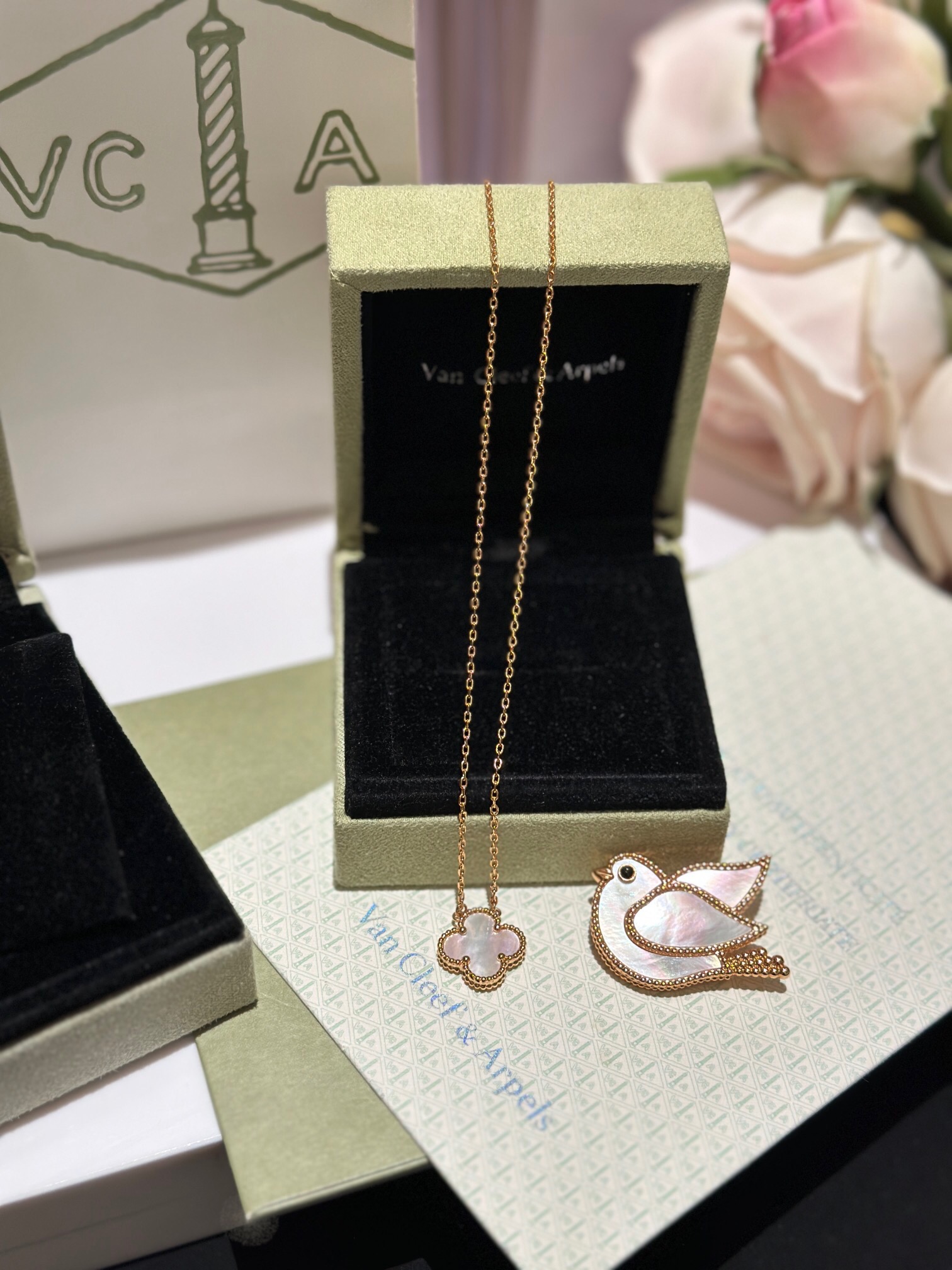 Van Cleef & Arpels Vintage Alhambra NECKLACES& PENDANTS