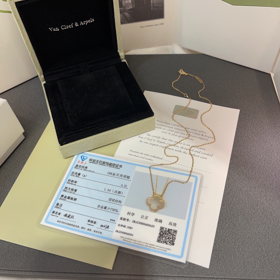 Van Cleef & Arpels Vintage Alhambra NECKLACES& PENDANTS