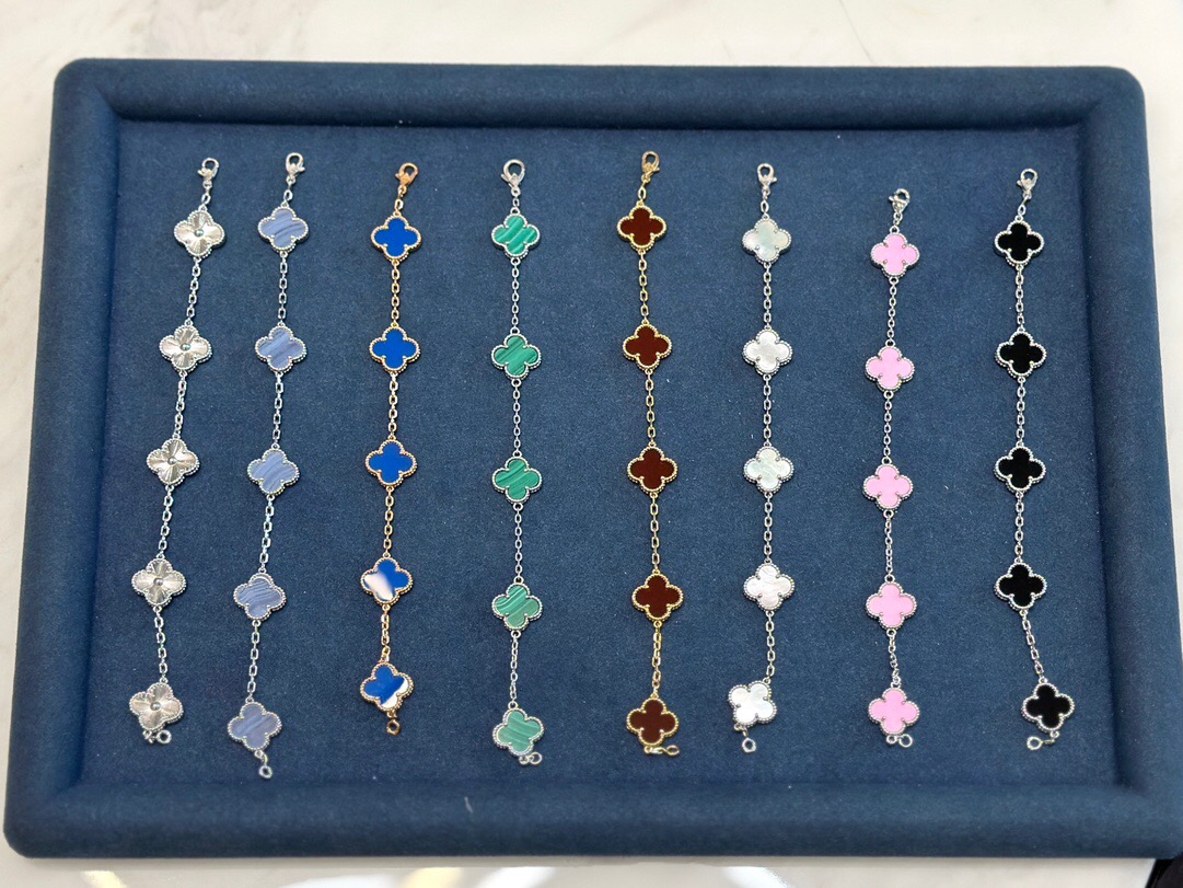 Van Cleef & Arpels Vintage Alhambra NECKLACES& PENDANTS