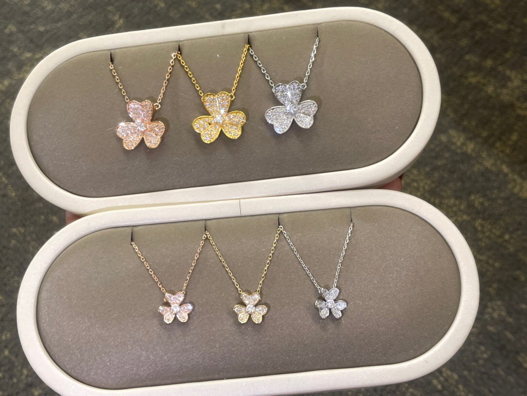 Van Cleef & Arpels Vintage Alhambra NECKLACES& PENDANTS