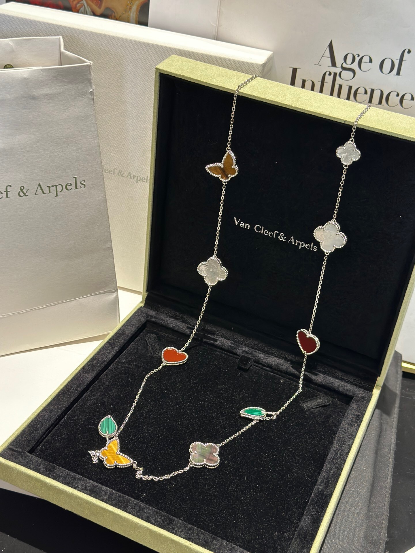 Van Cleef & Arpels Vintage Alhambra NECKLACES& PENDANTS