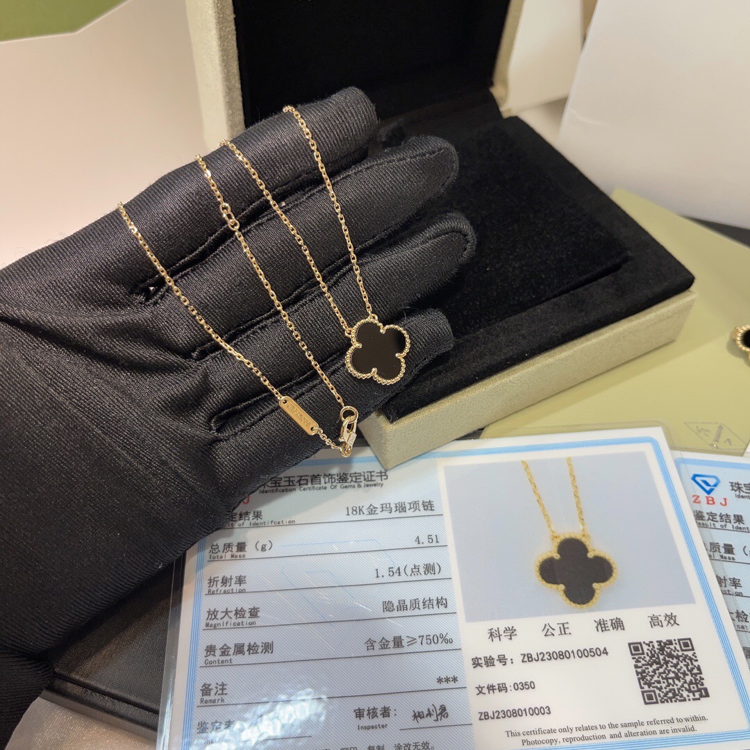 Van Cleef & Arpels Vintage Alhambra NECKLACES& PENDANTS