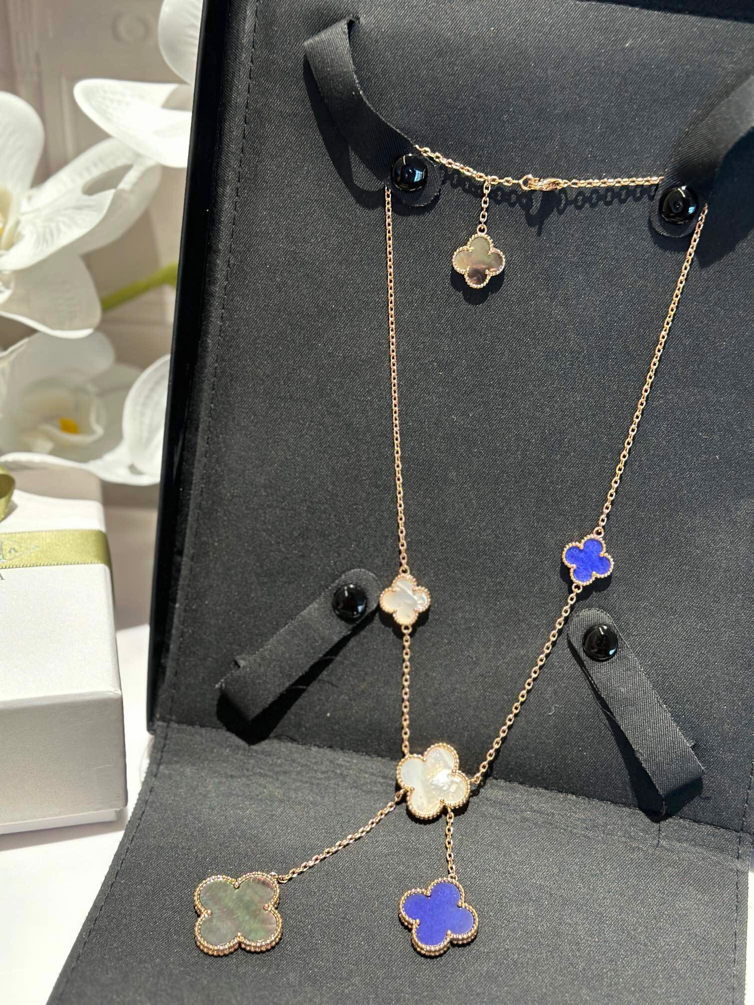 Van Cleef & Arpels Vintage Alhambra NECKLACES& PENDANTS