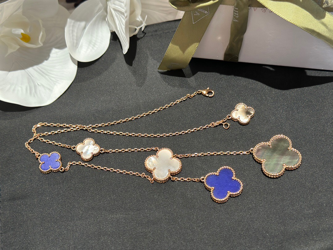 Van Cleef & Arpels Vintage Alhambra NECKLACES& PENDANTS