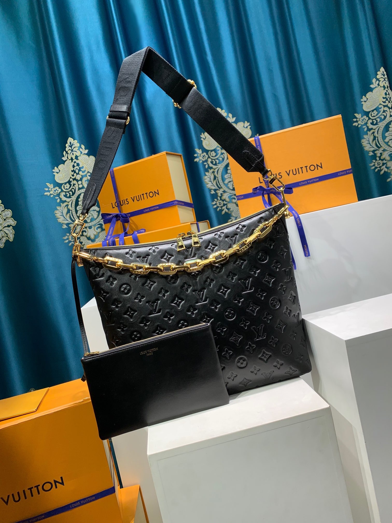 LOUIS VUITTON M12068 Coussin MM Hobo Bag