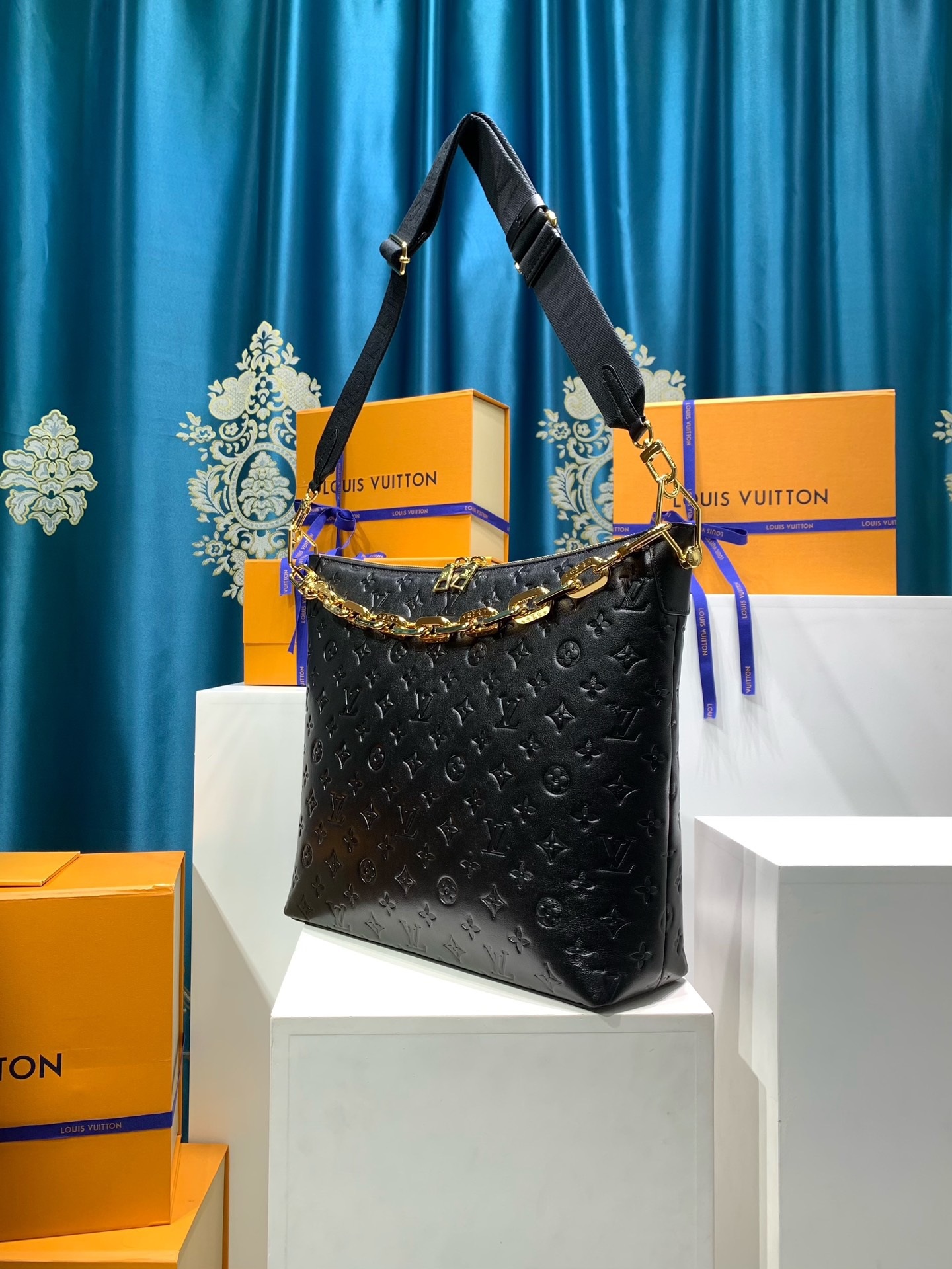 LOUIS VUITTON M12068 Coussin MM Hobo Bag
