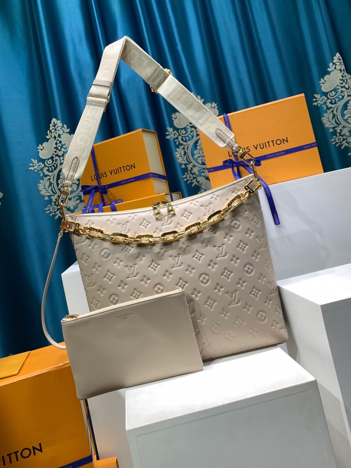LOUIS VUITTON Coussin MM Hobo Bag M12071