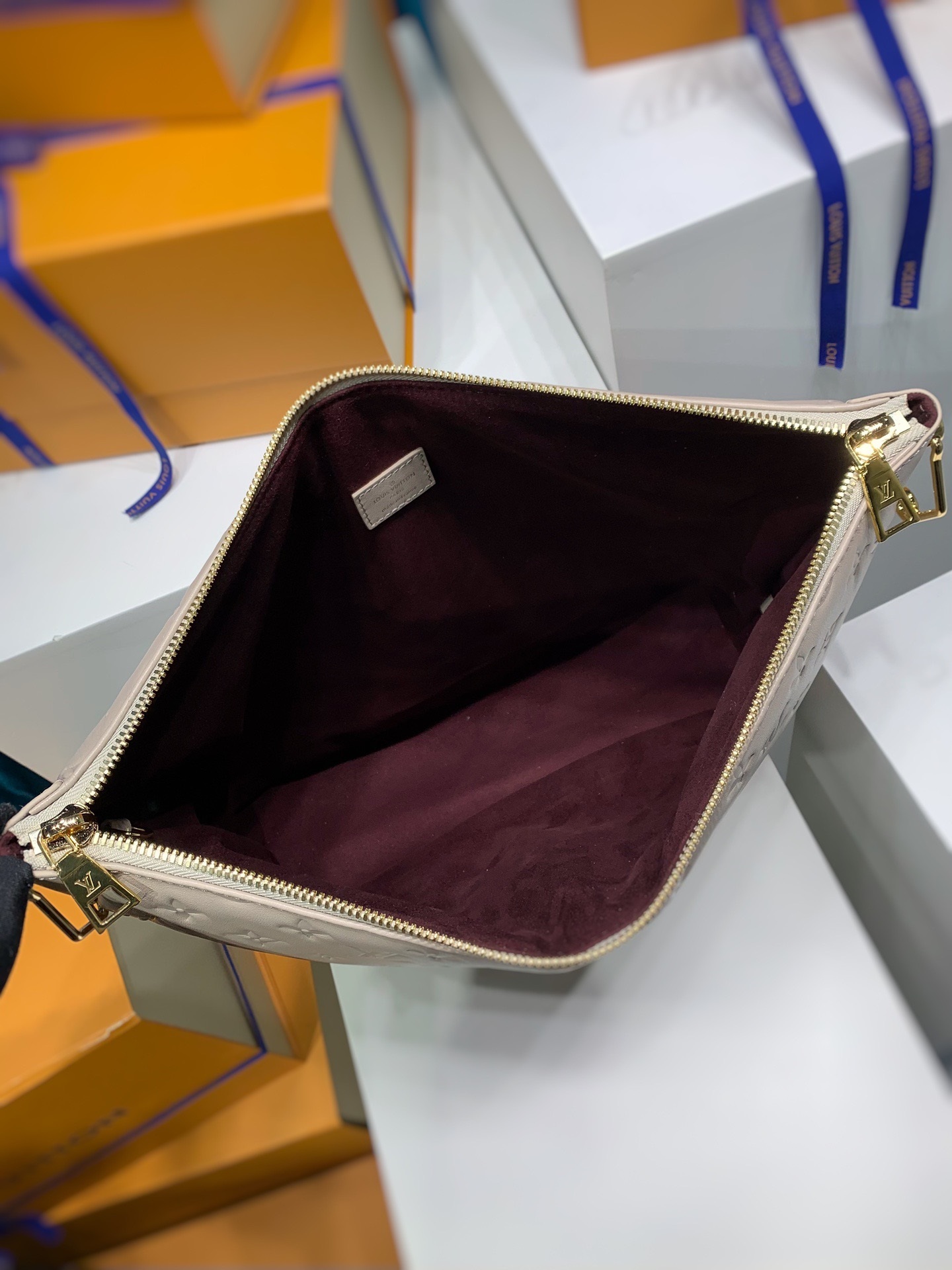 LOUIS VUITTON Coussin MM Hobo Bag M12071