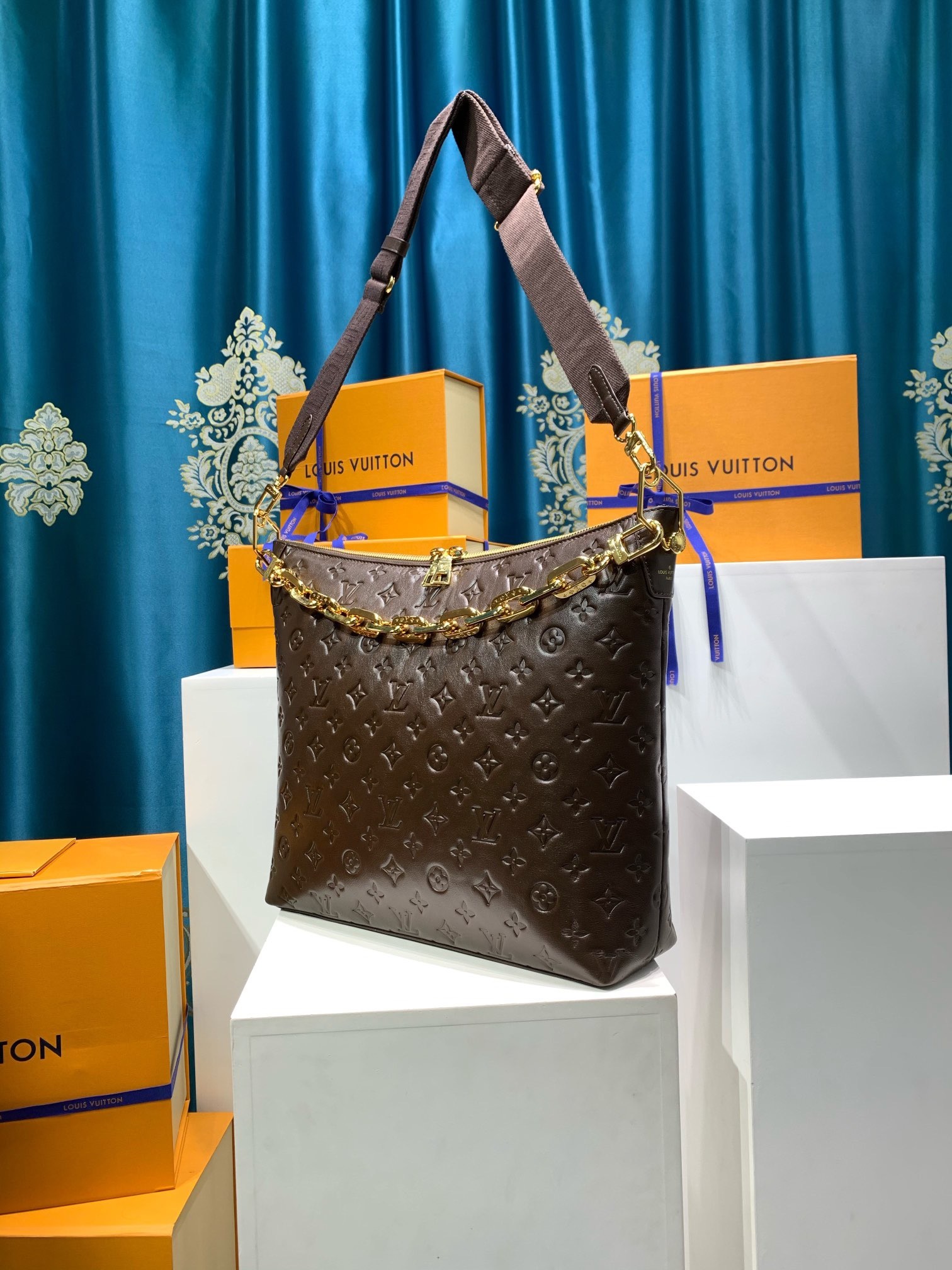 LOUIS VUITTON M12072 Coussin Hobo MM