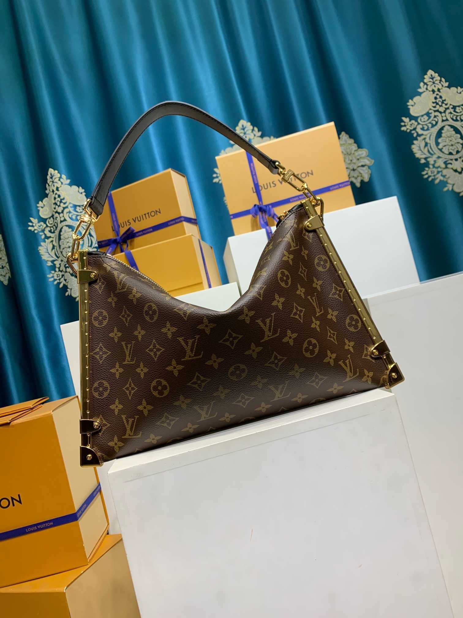 LOUIS VUITTON M12075 LUCKY TRUNK