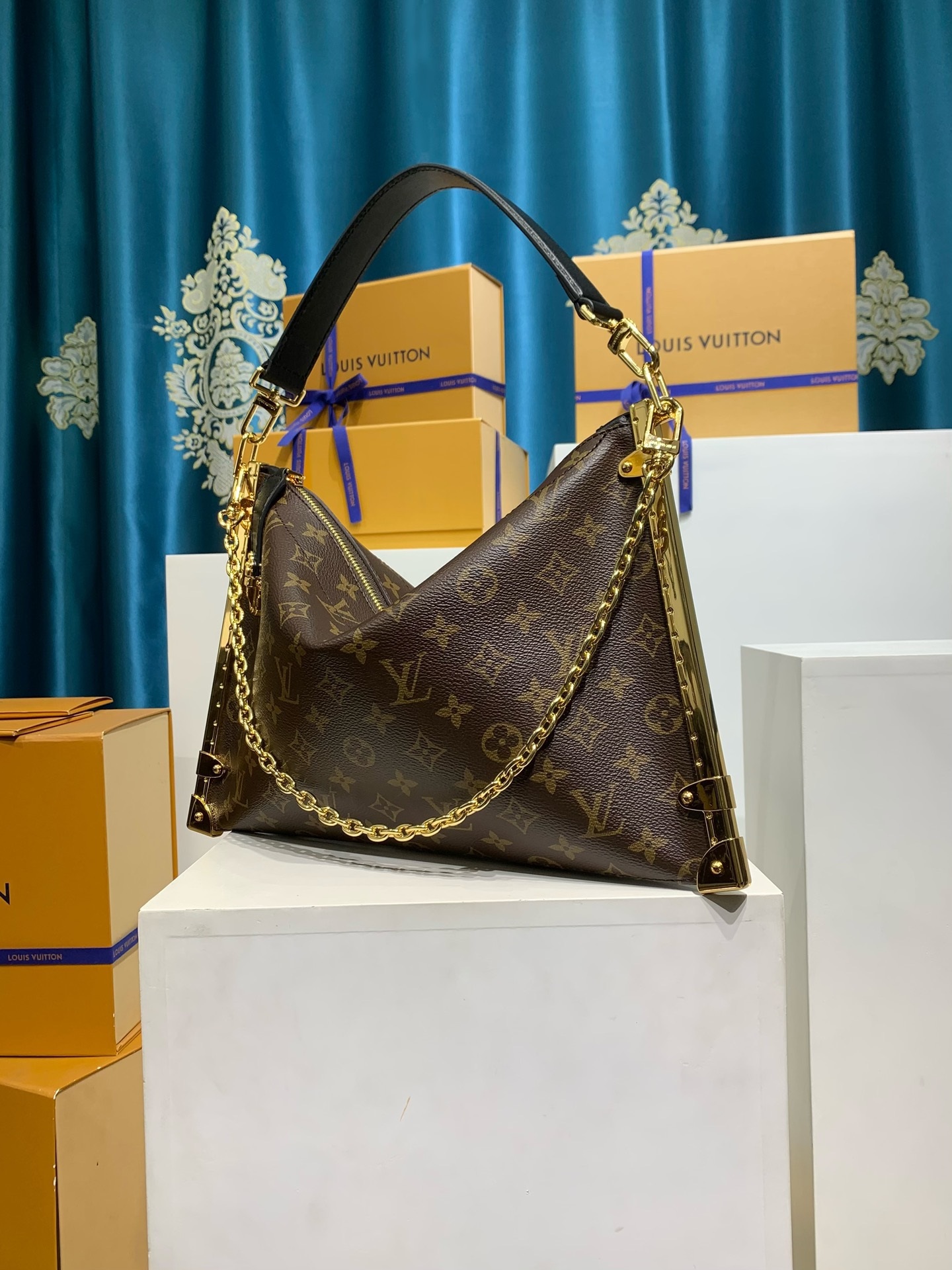 LOUIS VUITTON M12075 LUCKY TRUNK