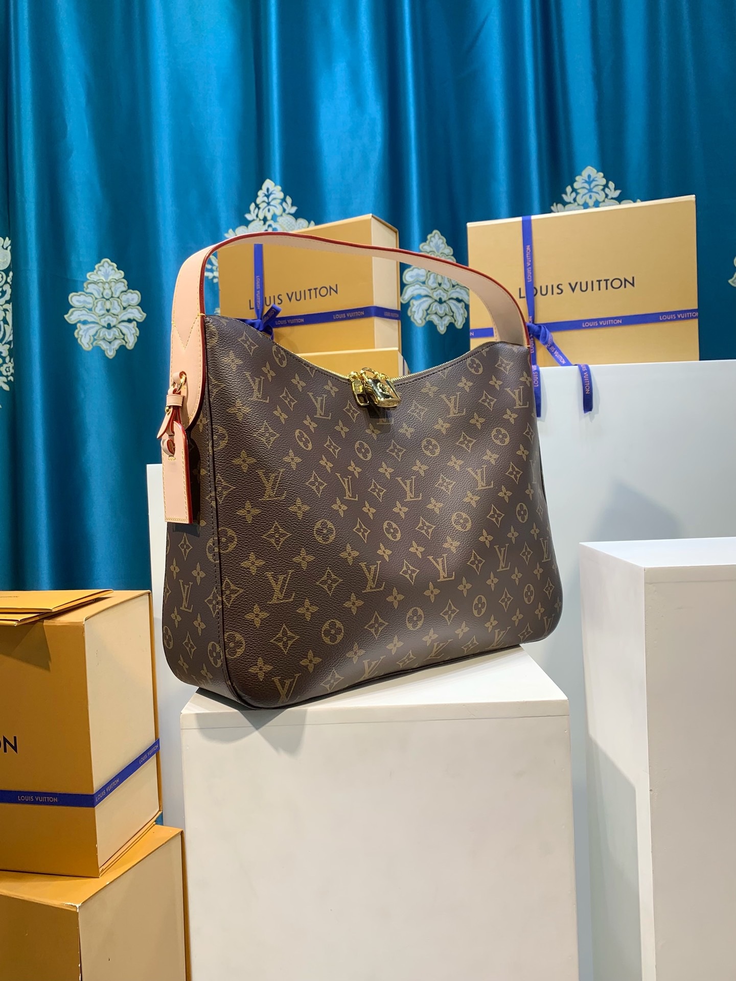 LOUIS VUITTON M12098 Slouchy MM
