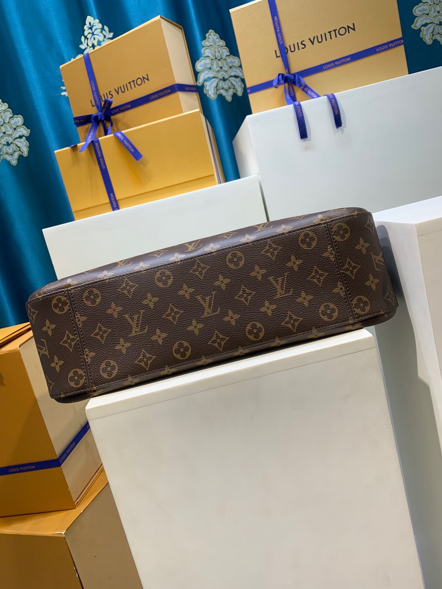 LOUIS VUITTON M12098 Slouchy MM