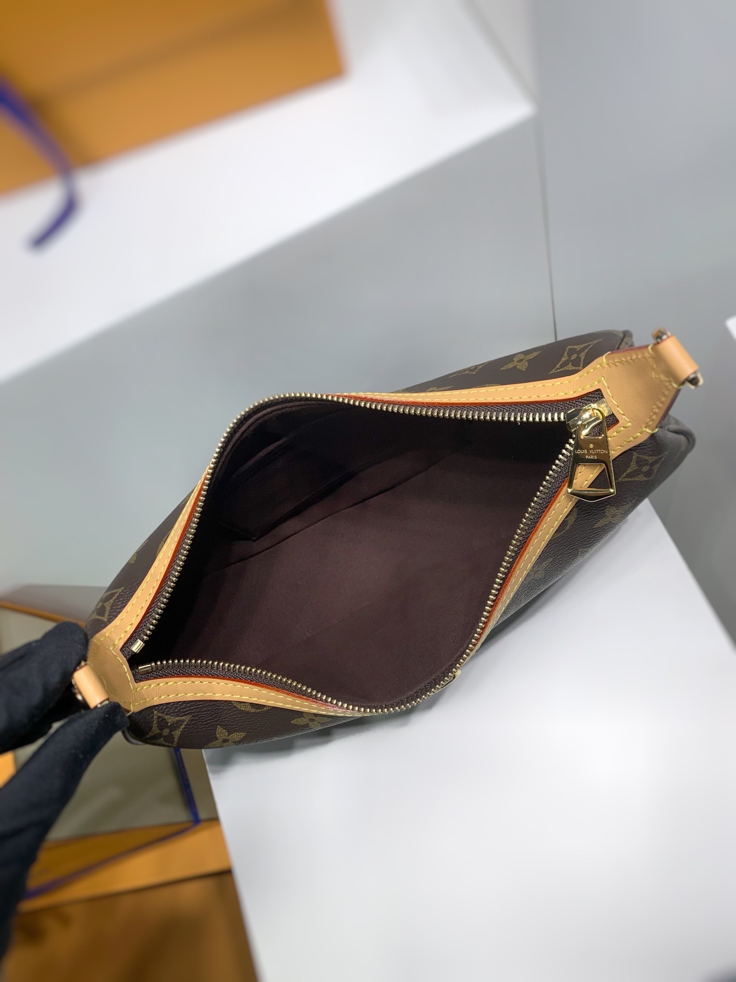 LOUIS VUITTON M12939 Looping