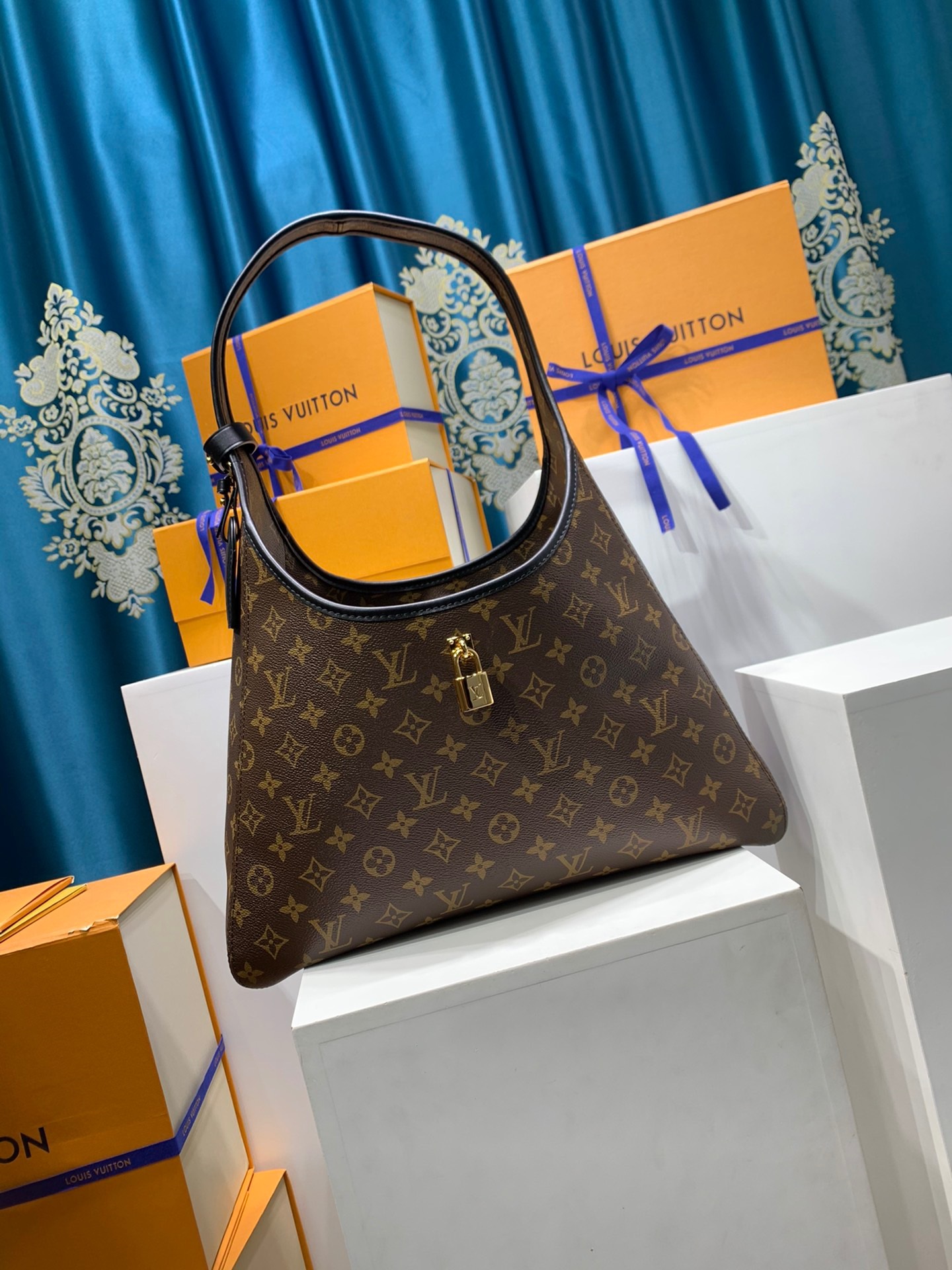 LOUIS VUITTON M12941 The Drop GM