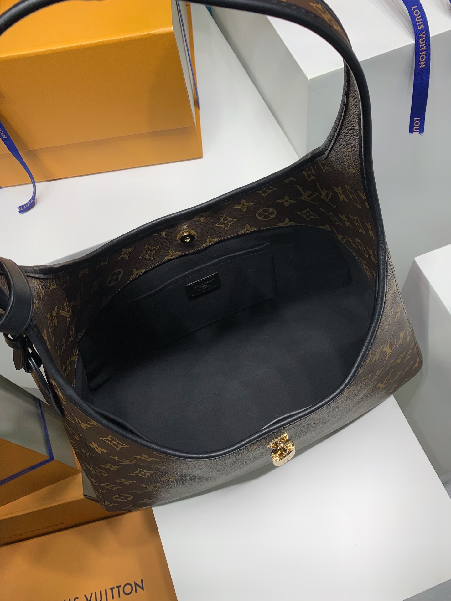 LOUIS VUITTON M12941 The Drop GM