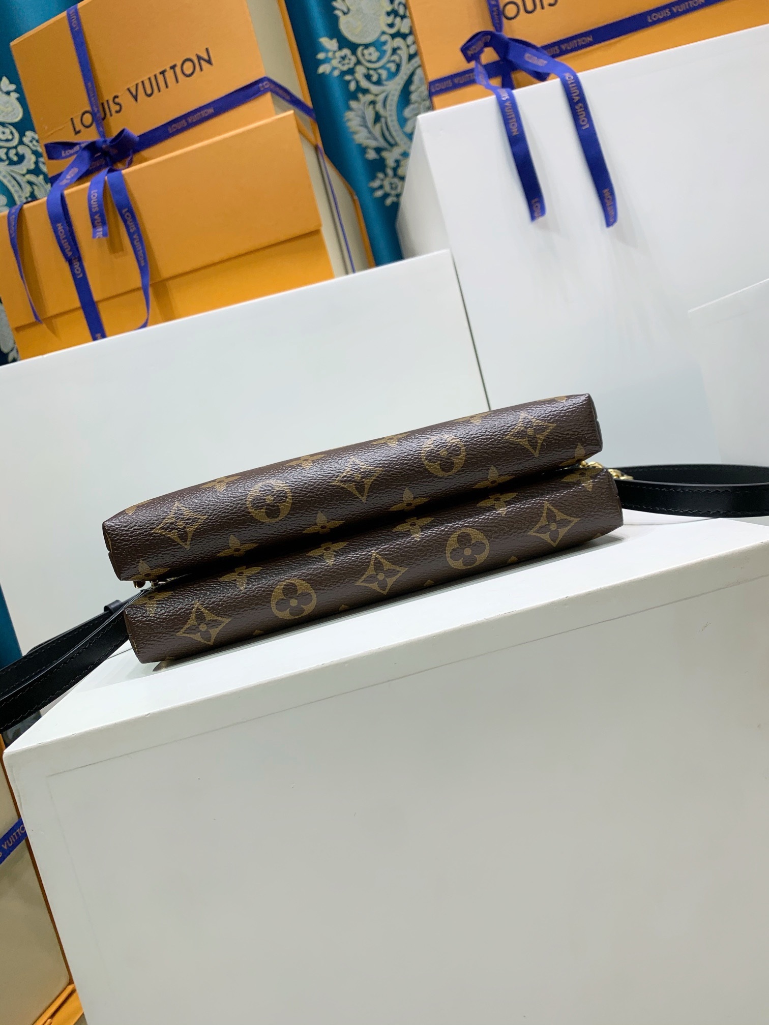 LOUIS VUITTON M12996 BE ALMA