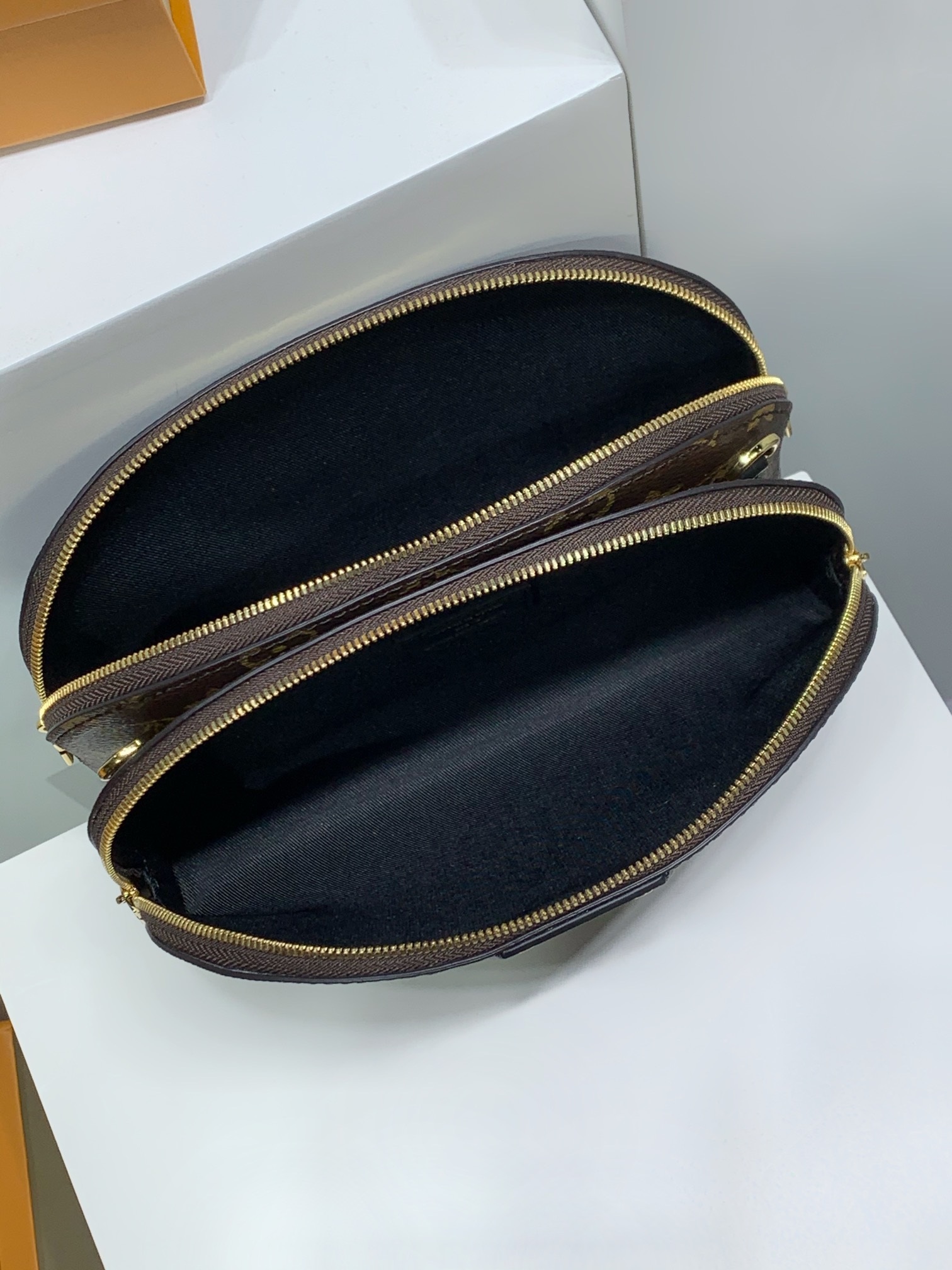 LOUIS VUITTON M12996 BE ALMA