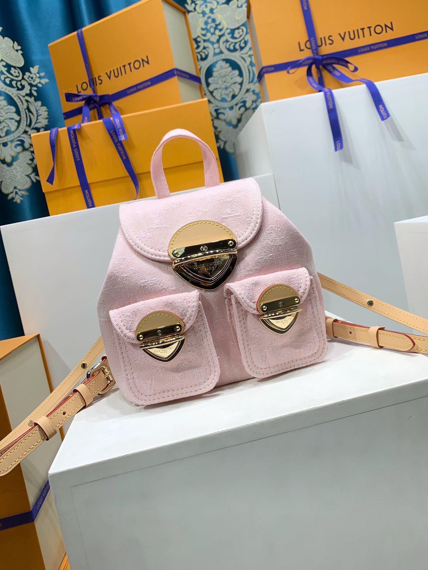 LOUIS VUITTON M13031 Venice Backpack