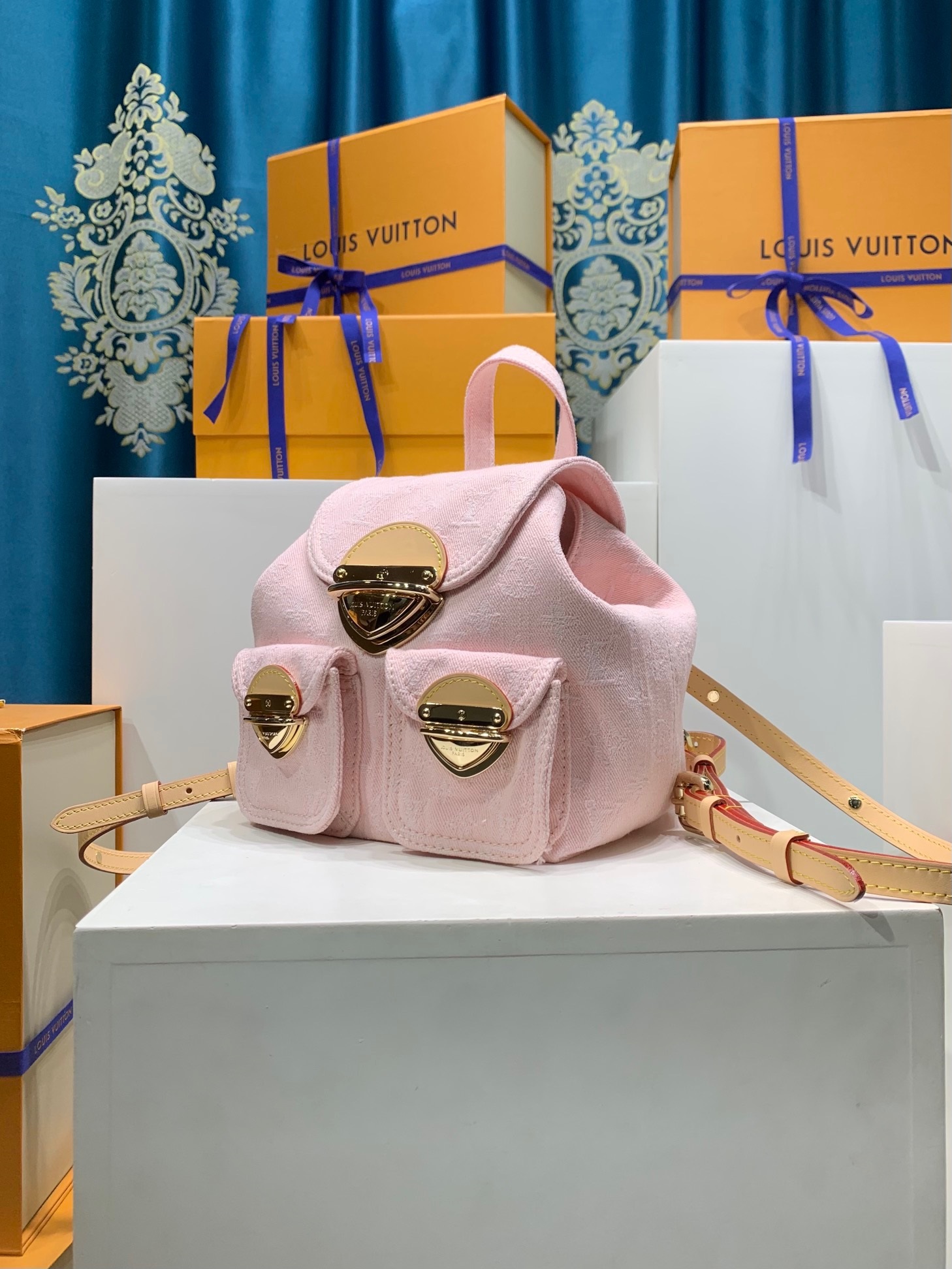 LOUIS VUITTON M13031 Venice Backpack