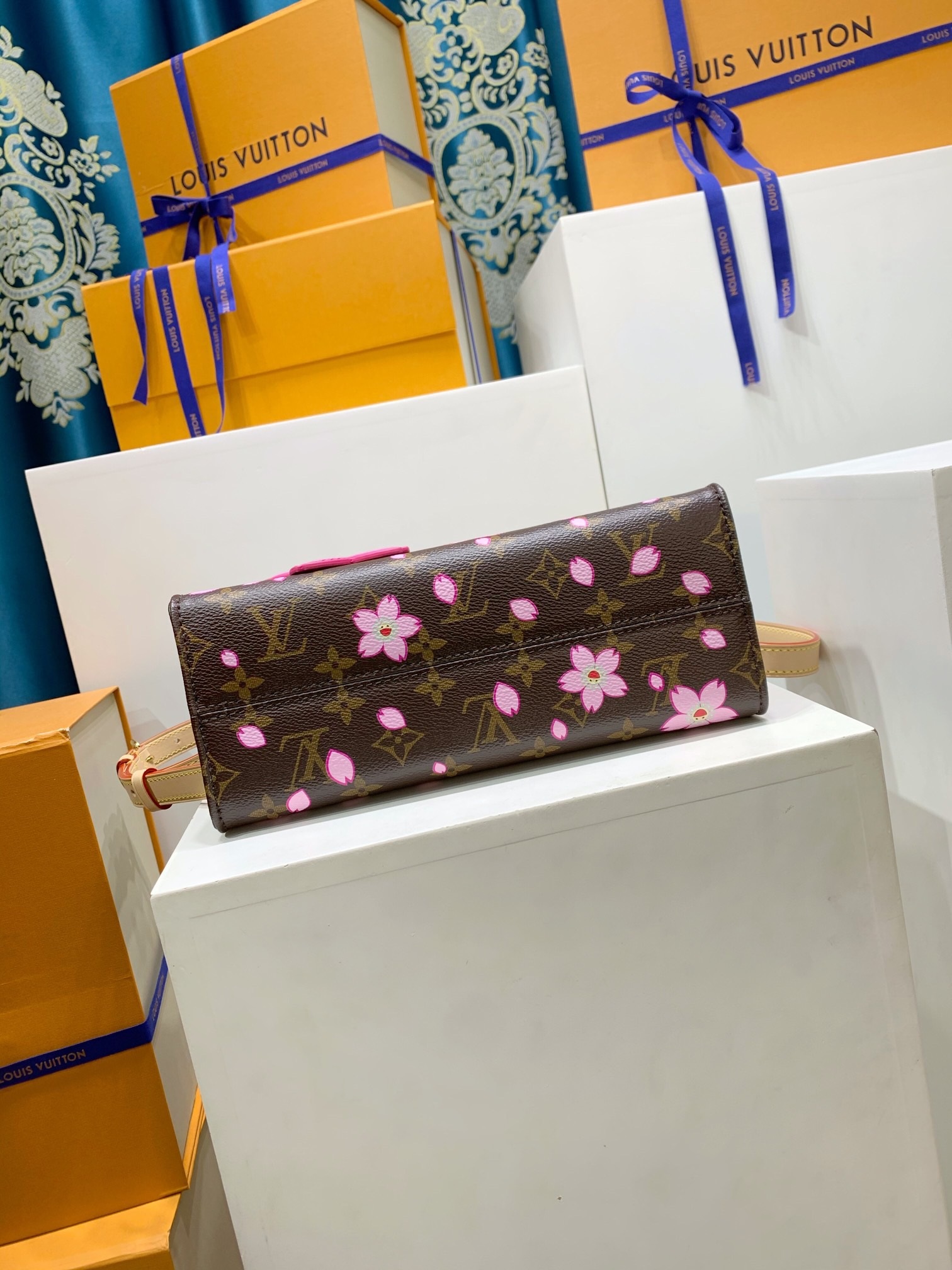 LOUIS VUITTON M13269 OnTheGo PM