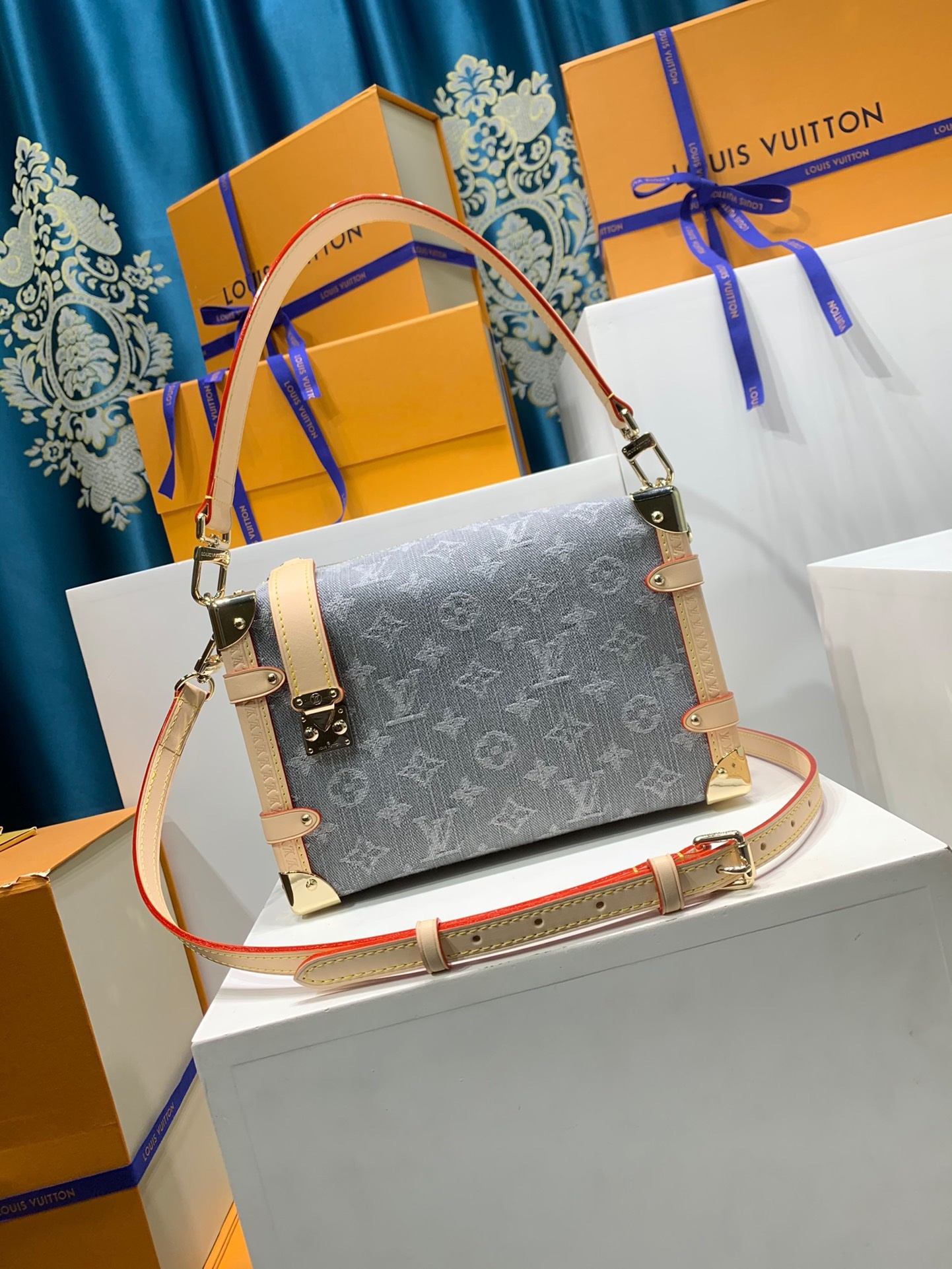LOUIS VUITTON M13285 Side Trunk MM