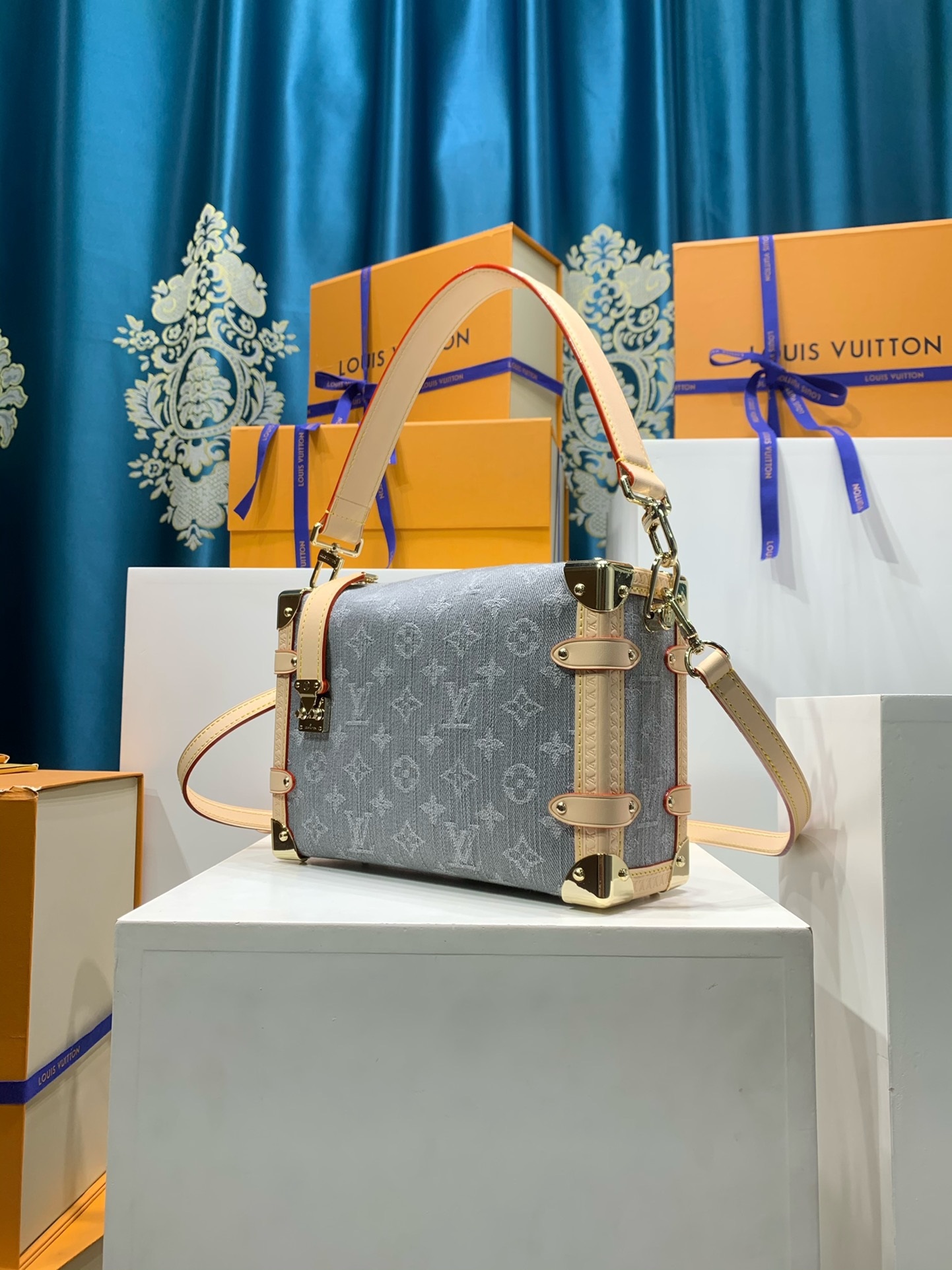 LOUIS VUITTON M13285 Side Trunk MM