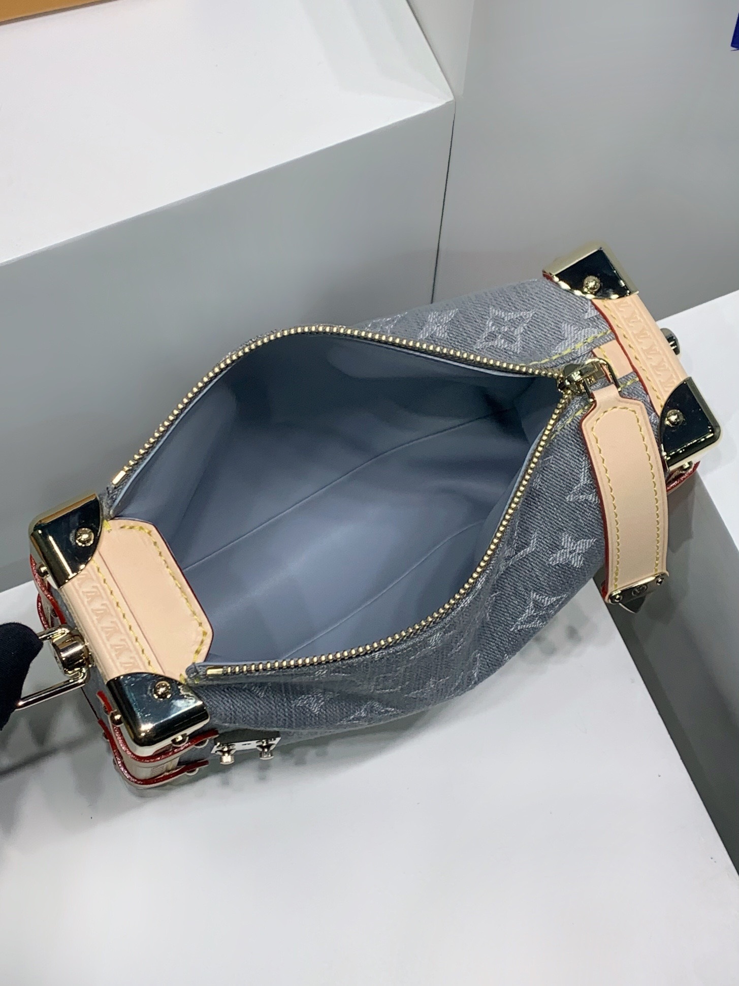 LOUIS VUITTON M13285 Side Trunk MM