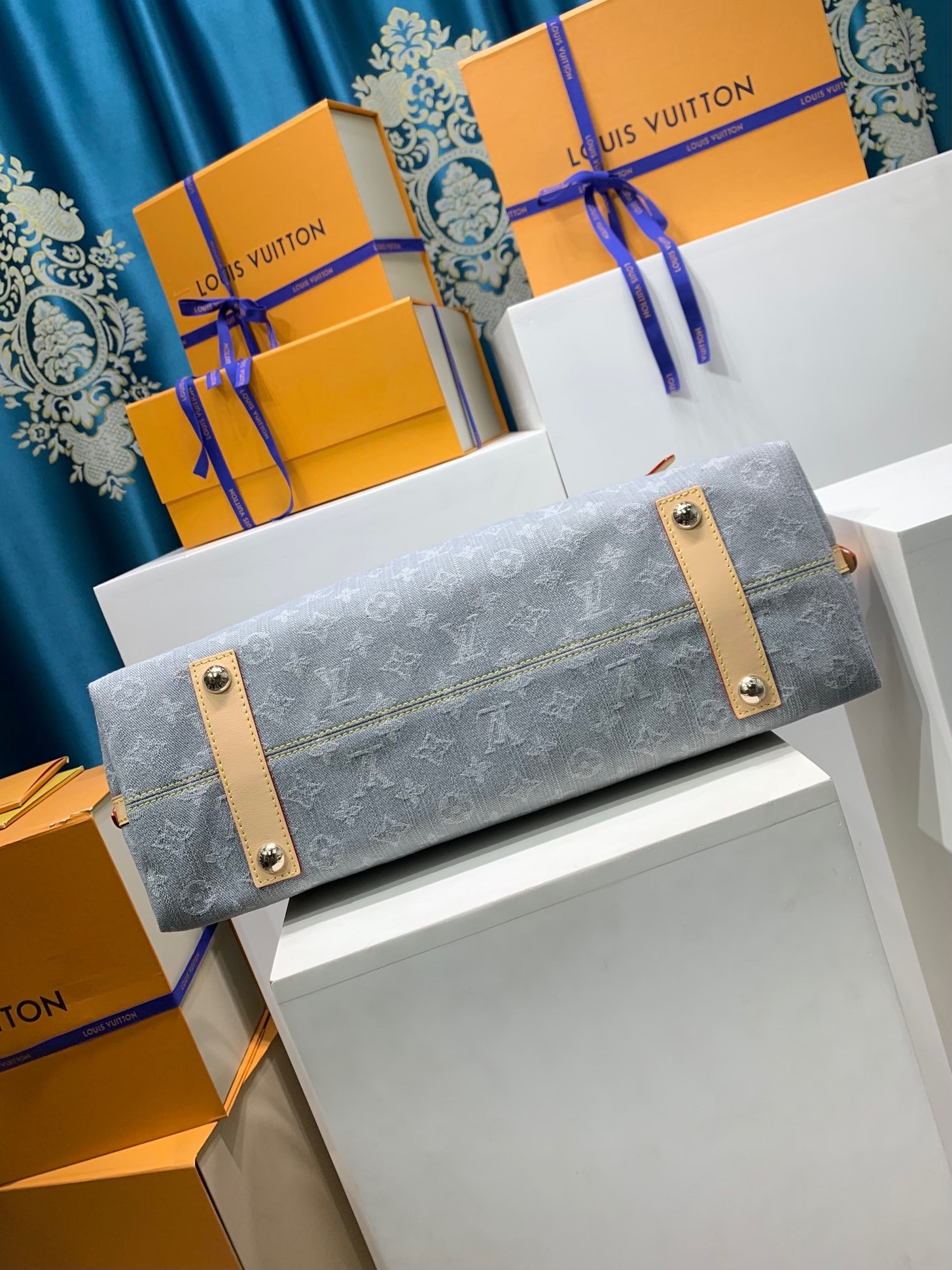 LOUIS VUITTON M13289 CarryAll MM