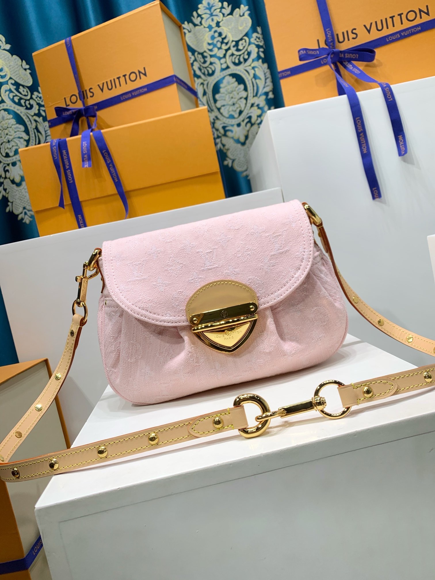 LOUIS VUITTON M13347 Sunset