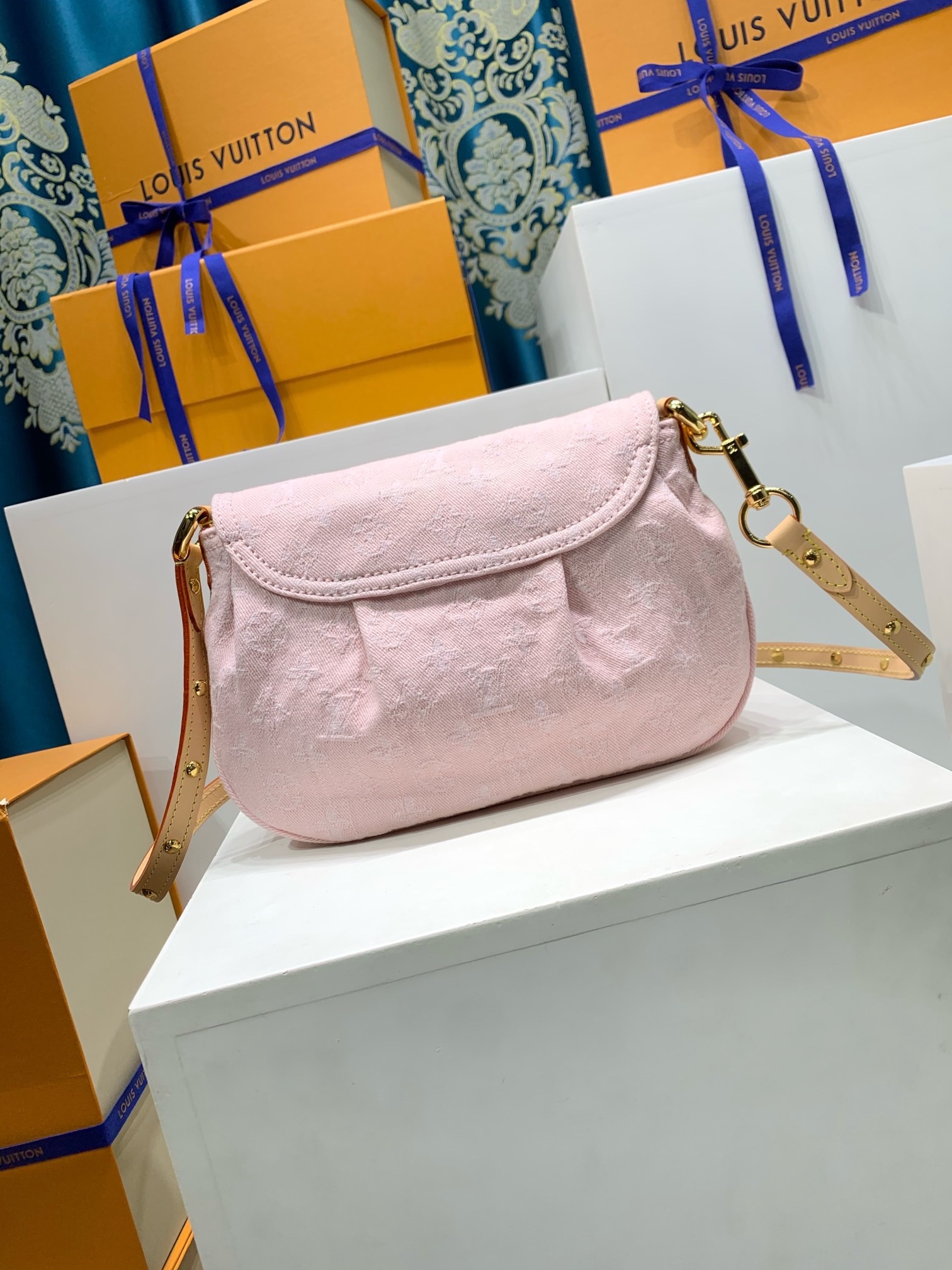 LOUIS VUITTON M13347 Sunset