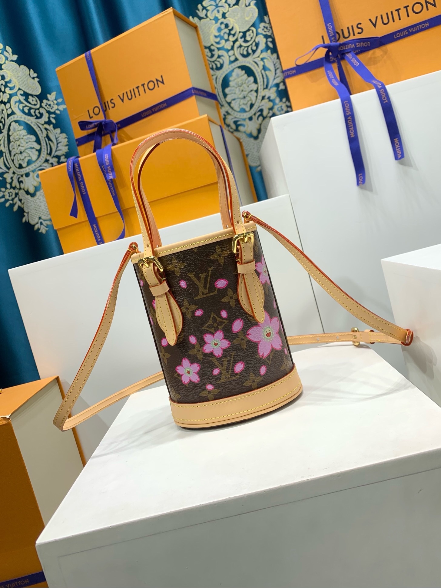LOUIS VUITTON M13417 Nano Bucket