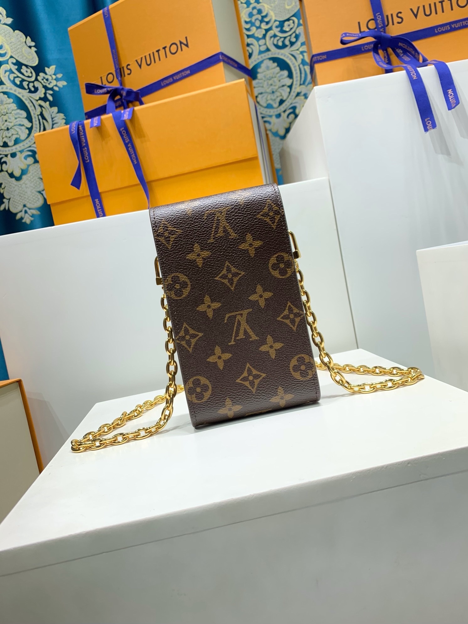 LOUIS VUITTON M13572 Phone Pouch Metis