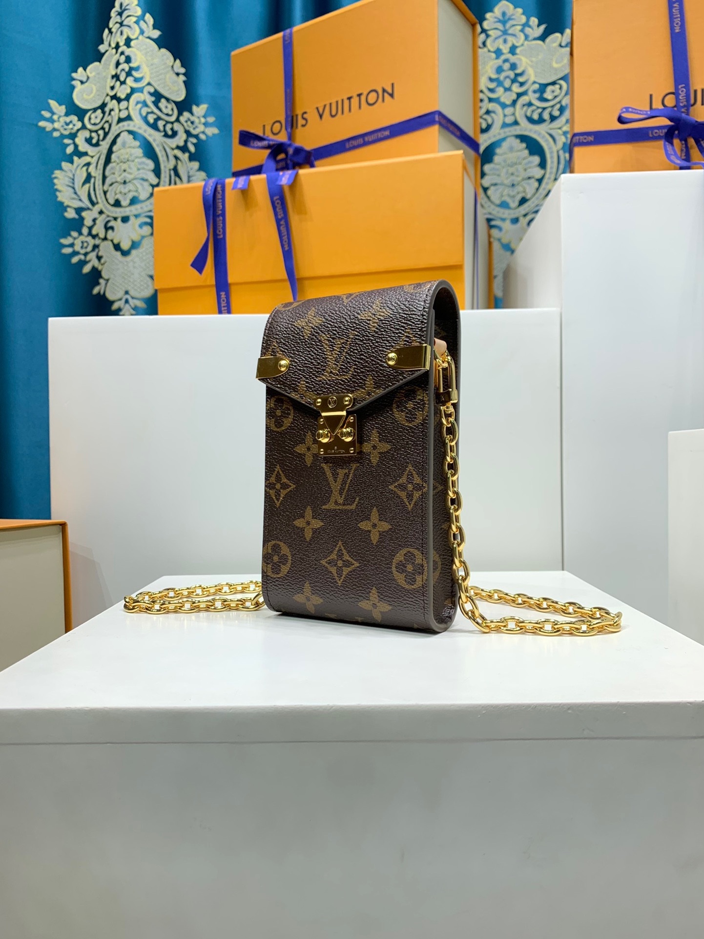 LOUIS VUITTON M13572 Phone Pouch Metis