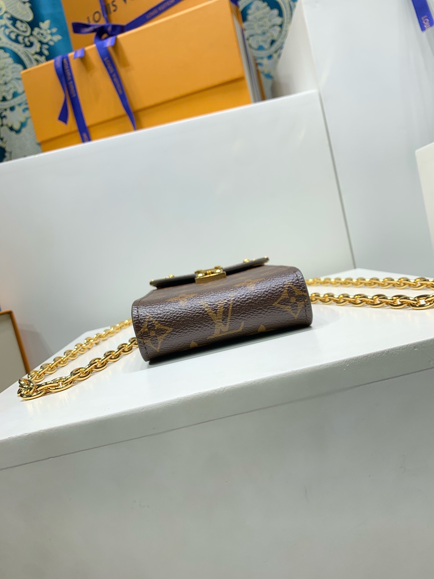 LOUIS VUITTON M13572 Phone Pouch Metis