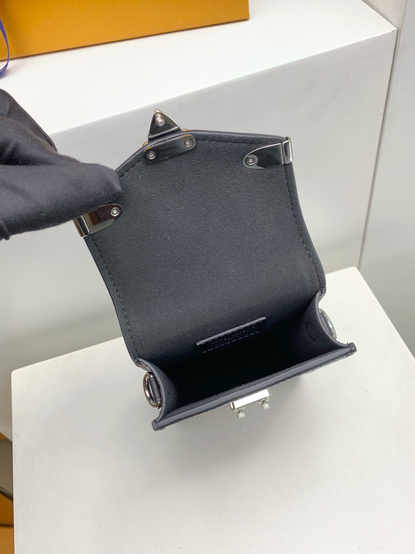LOUIS VUITTON M14098 Metis Phone Pouch