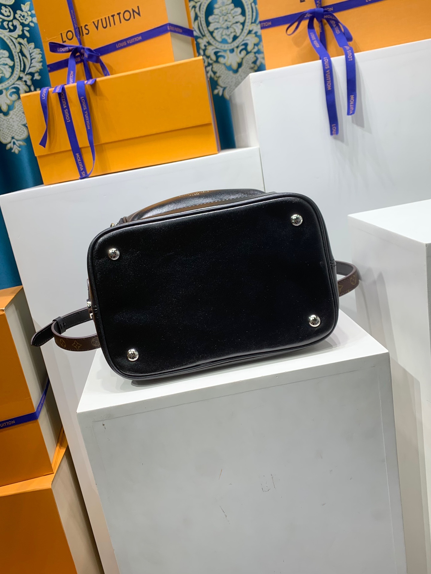 LOUIS VUITTON M14377 No Way Vibe